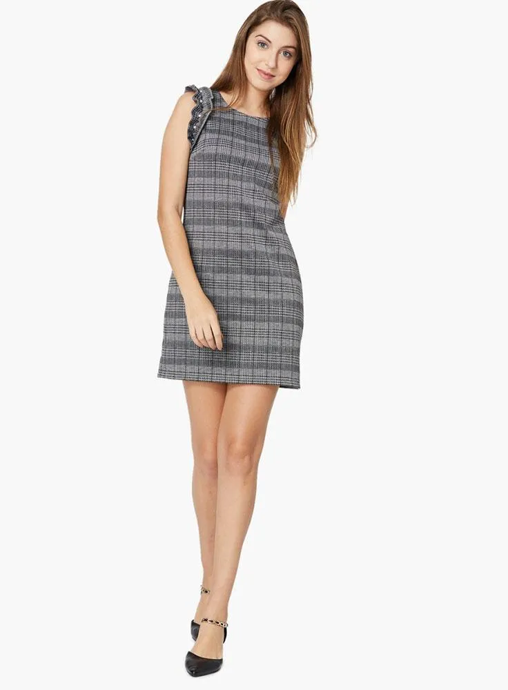 sleeveless dress